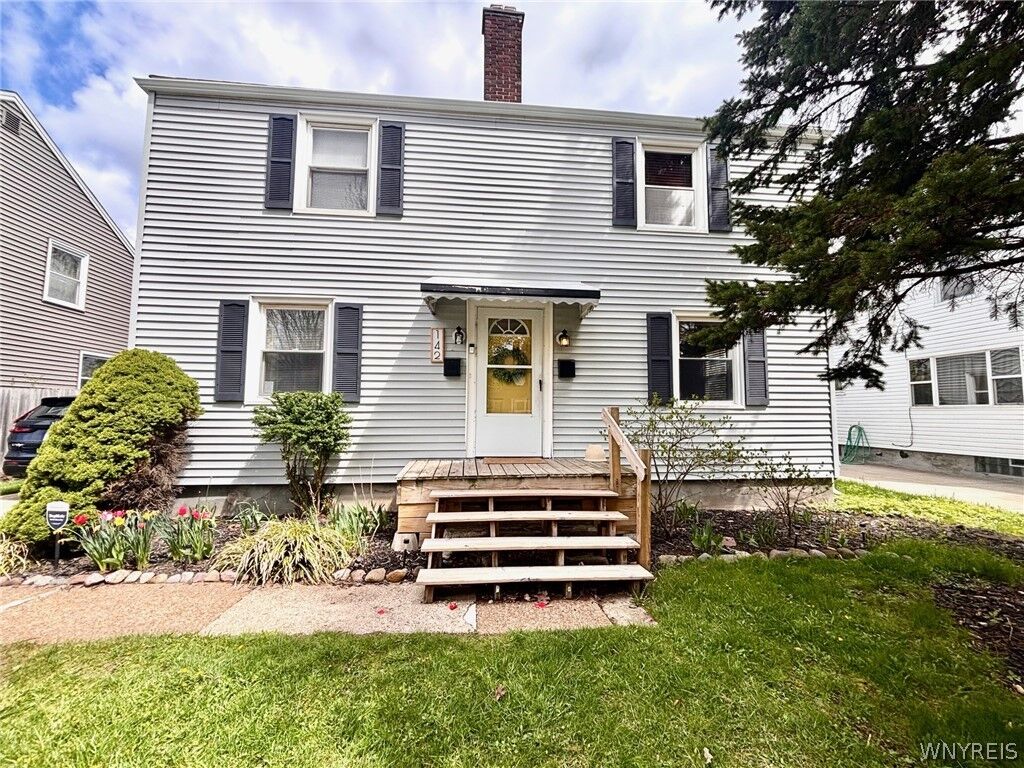 Property Photo:  142 Ellen Drive  NY 14225 
