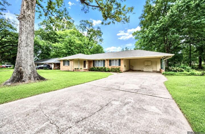 Property Photo:  9372 Woodbine Dr  LA 70815 