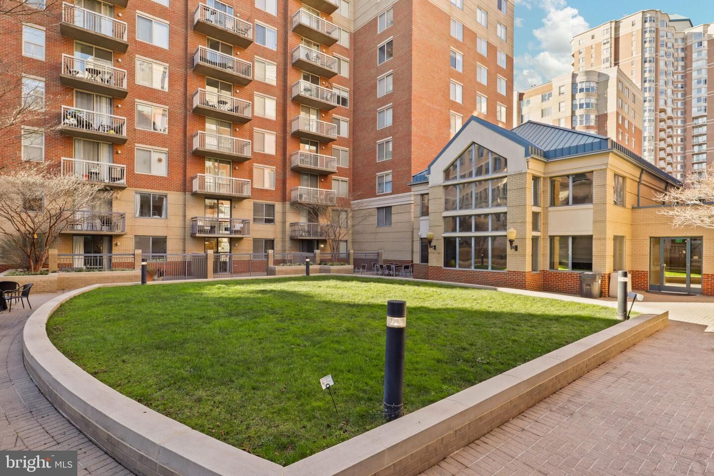 Property Photo:  3835 9th Street N 104W  VA 22203 