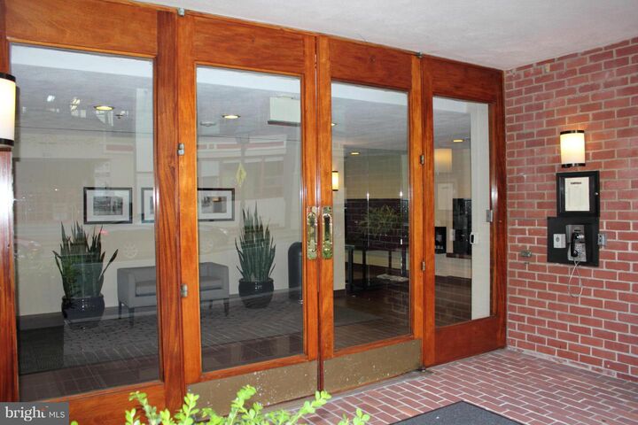 Property Photo:  158 Union Street N Th-158  VA 22314 