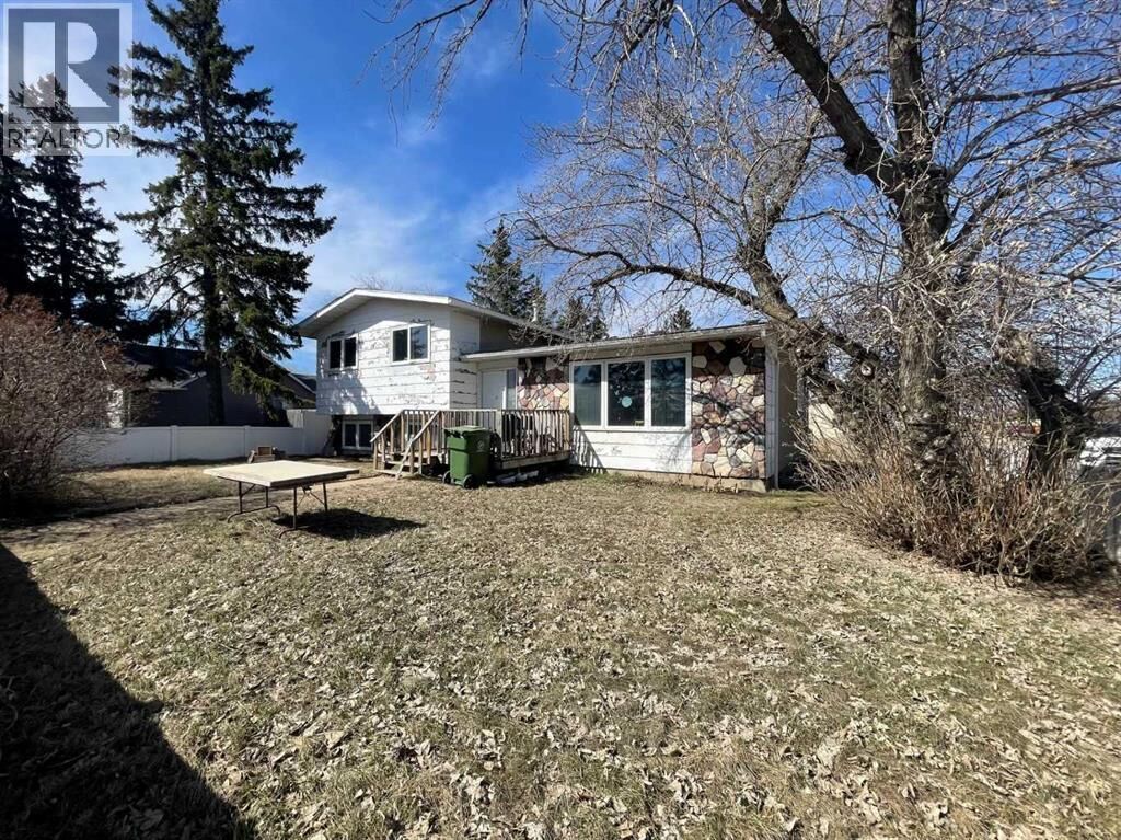 Property Photo:  5438 49 Avenue  SK S9V 0V3 