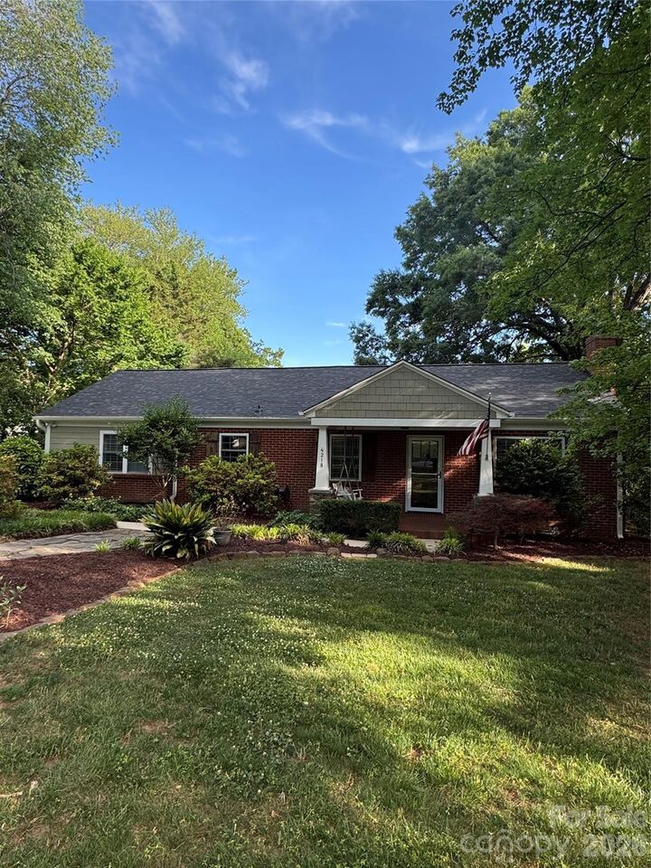 Property Photo:  4218 Windemere Lane  NC 28211 
