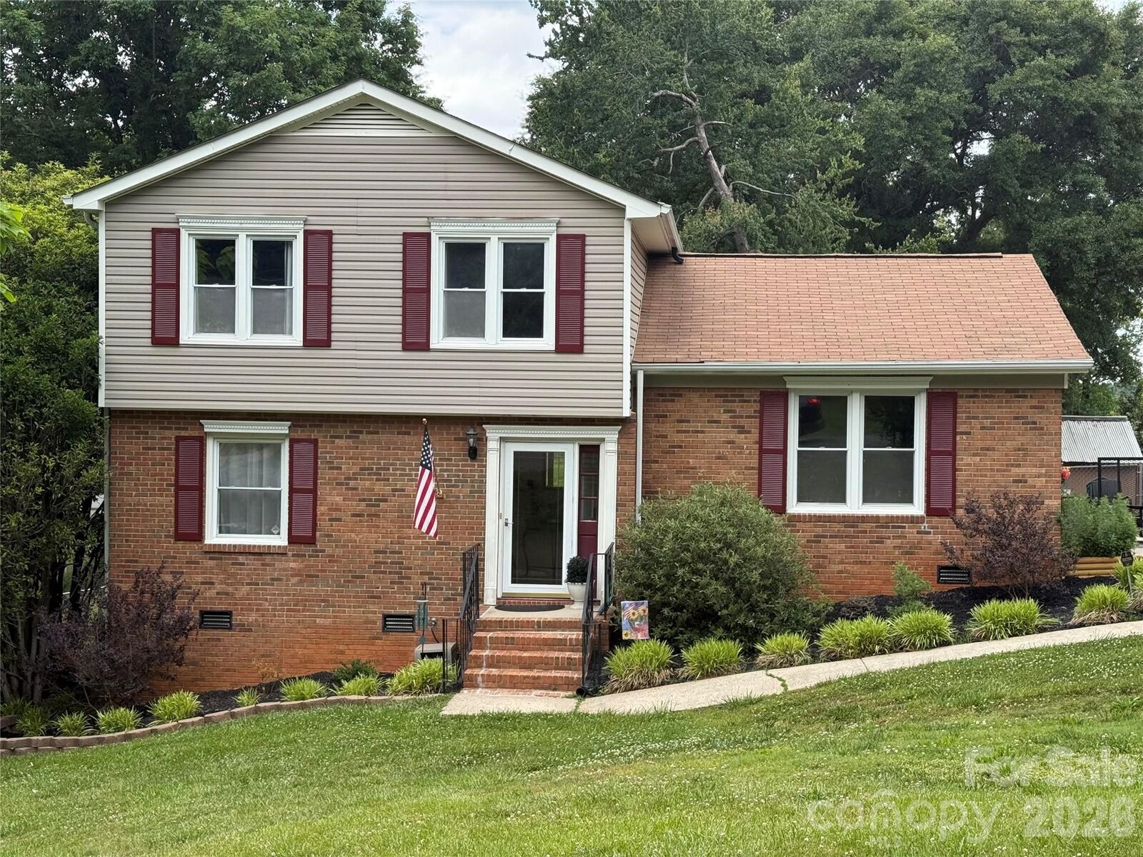 Property Photo:  3306 Tamworth Lane  NC 28052 