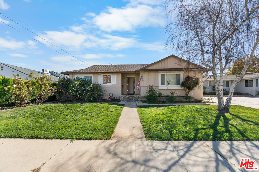 Property Photo:  23032 Mobile St  CA 91307 