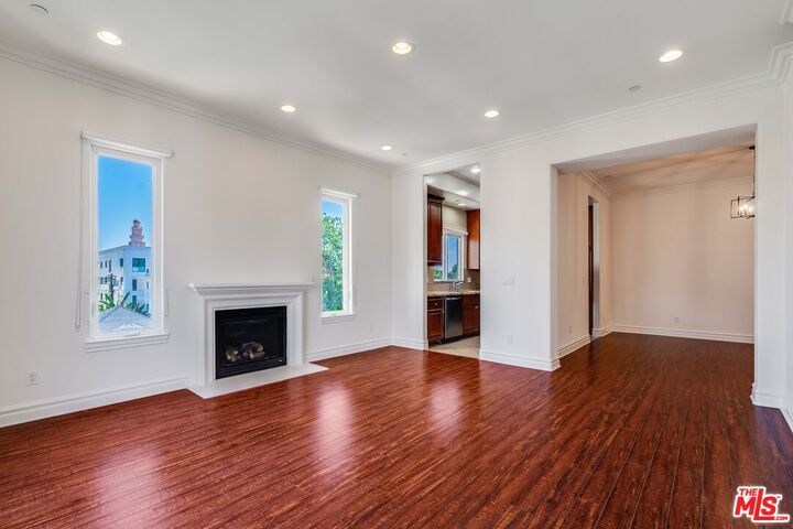 Property Photo:  8610 Chalmers Dr  CA 90035 