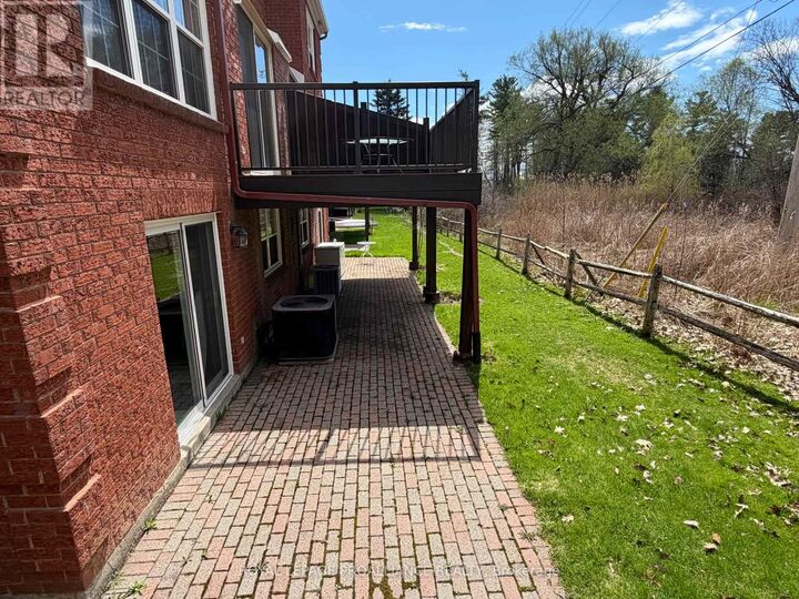 Property Photo: 39 Country Club Place ON K6V 6T8