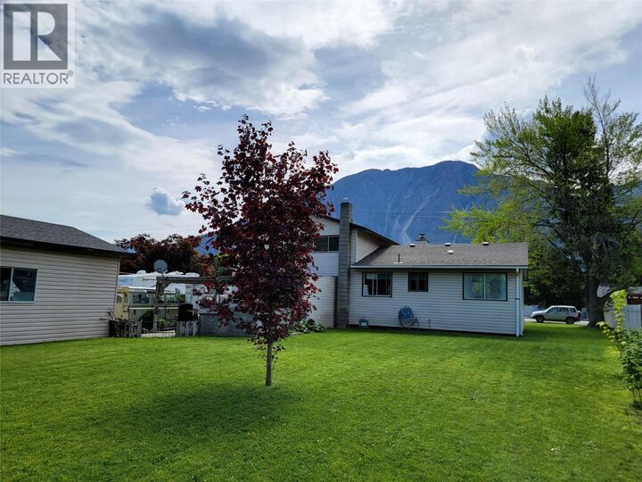 Property Photo: 430 2nd Avenue BC V0X 1N2