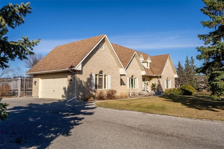 Property Photo:  9 Michael Bay  MB R1A 2Z8 
