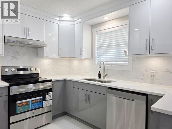 Property Photo: 947 Laurel Road BC V2J 5R1