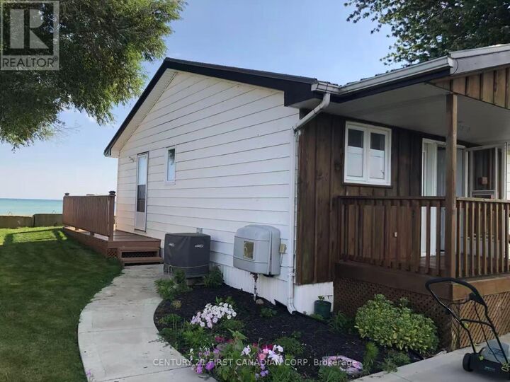 Property Photo:  18008 Erie Shore Drive  ON N0P 1A0 