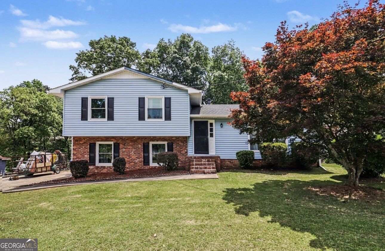 Property Photo:  5913 Old Forrest Way  GA 30135 