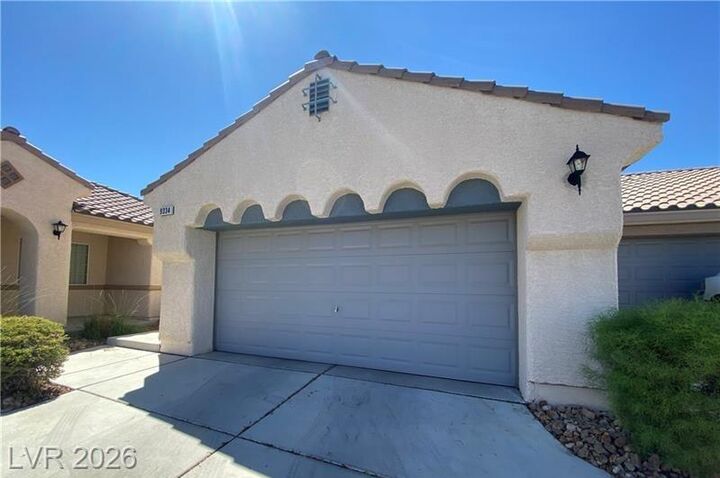 Property Photo:  