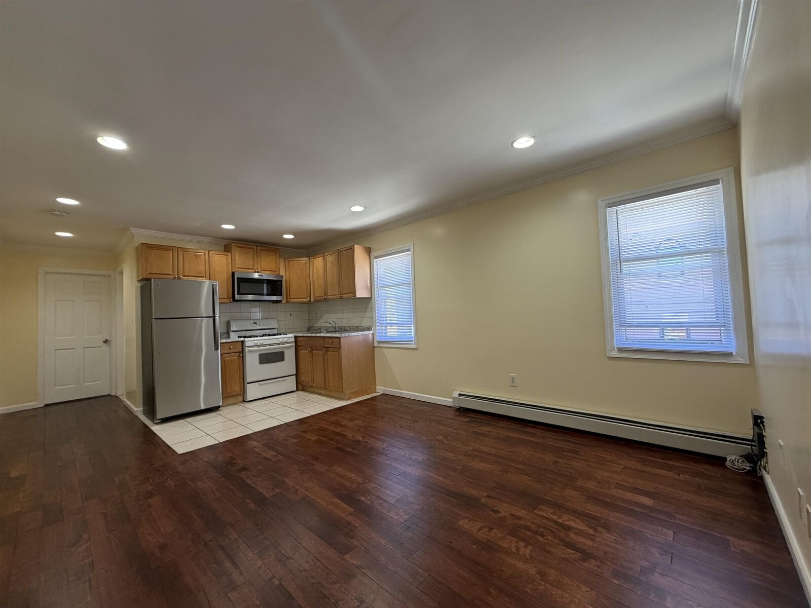 Property Photo:  77 Hutton St 4  NJ 07307 