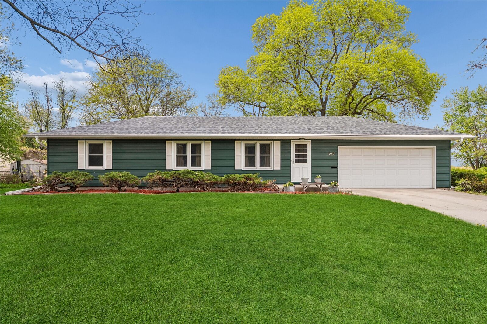 Property Photo: 1247 Wisconsin Avenue IA 50014