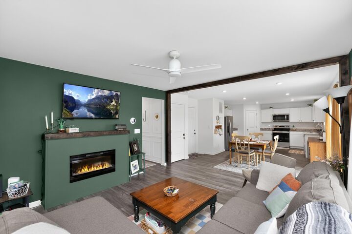 Property Photo:  85 Hepburn Way  IN 46304-4003 