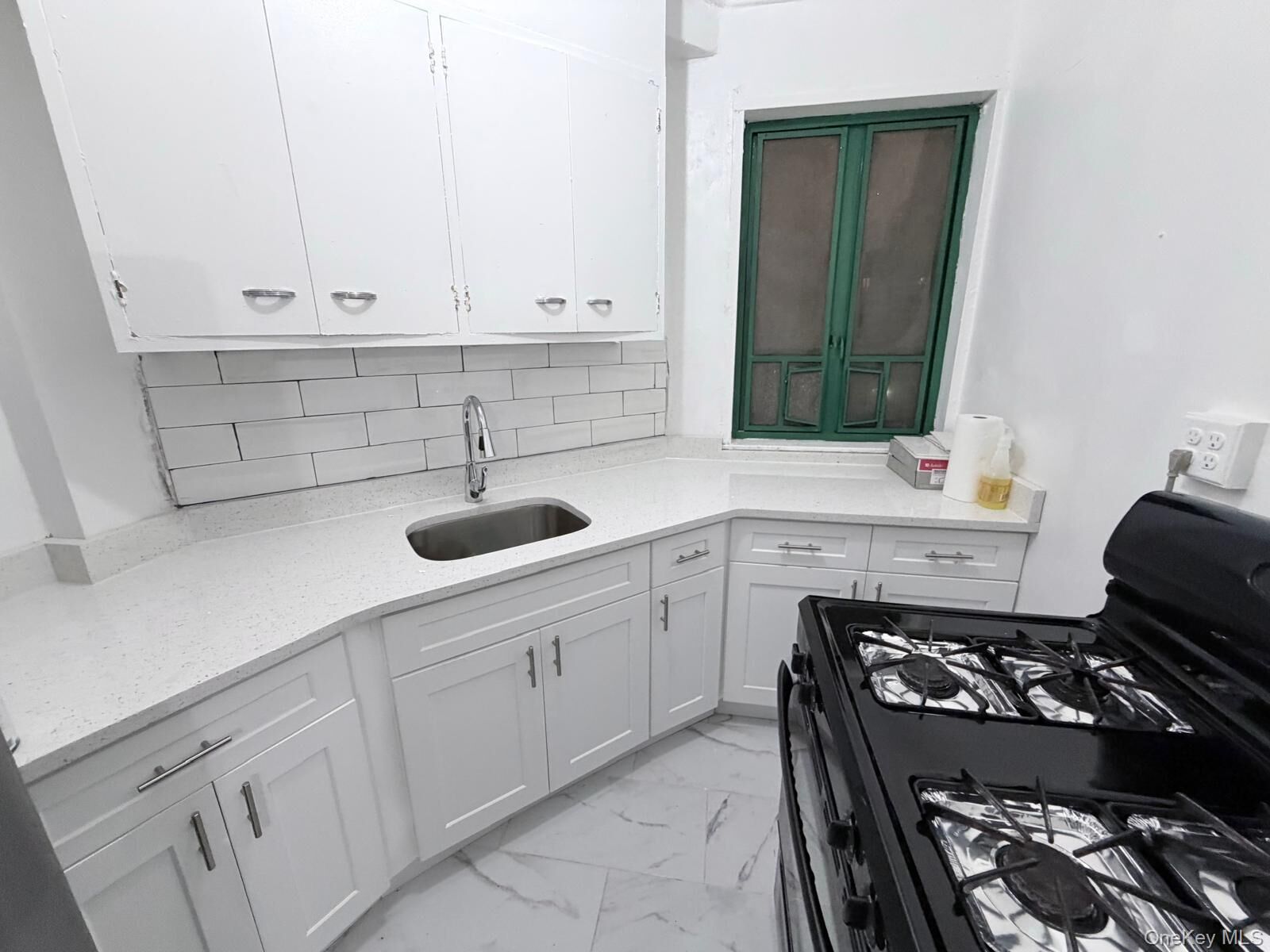 Property Photo: 1558 Unionport Road 2D NY 10462