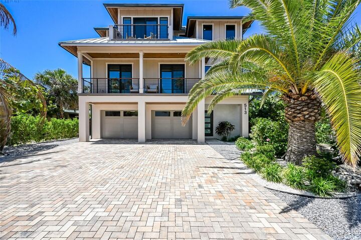 Property Photo: 513 N Bay Boulevard FL 34216