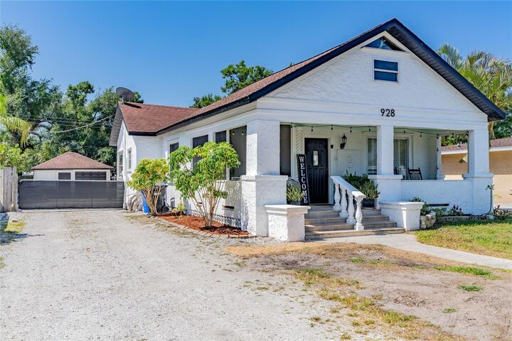 Property Photo:  928 Groveland Avenue  FL 34285 