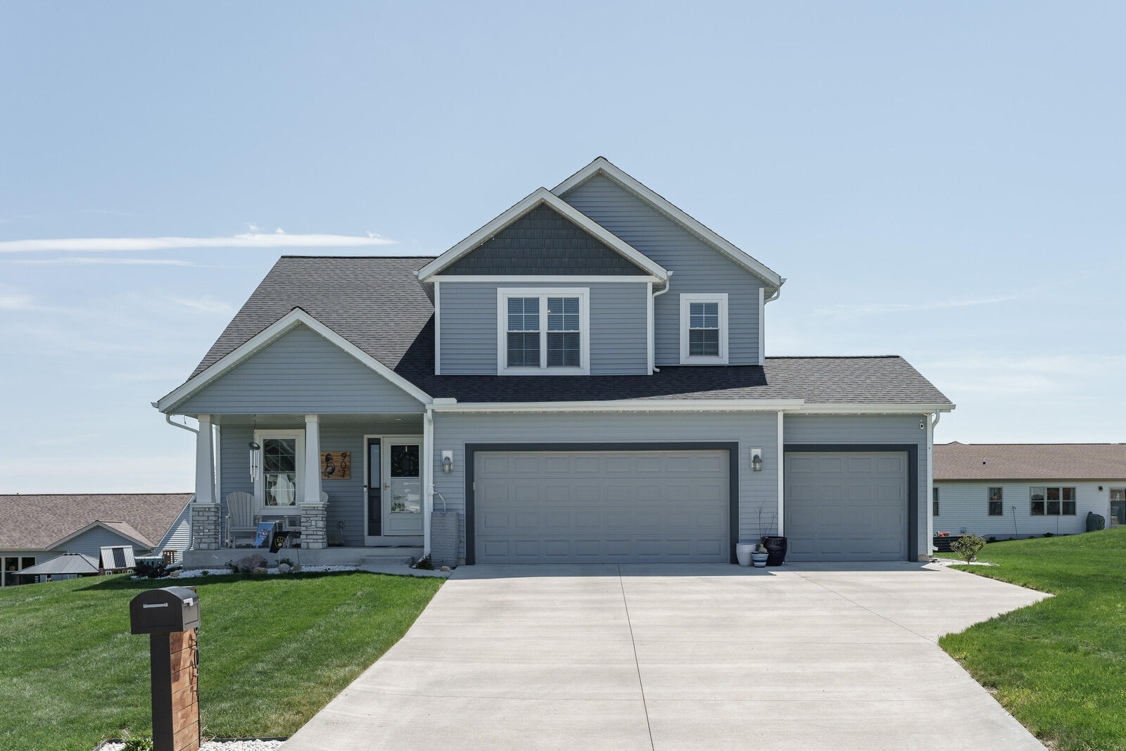 Property Photo:  907 Ridge Ct  WI 53094 