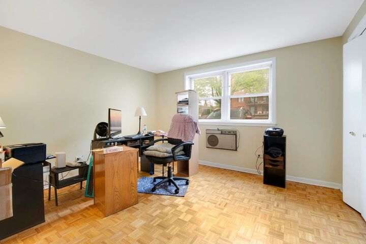 Property Photo:  