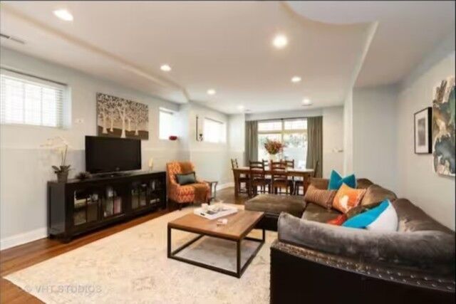Property Photo: 6507 N Bosworth Avenue G IL 60626