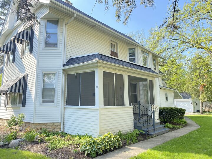 Property Photo:  1111 Garfield Avenue B  IL 60506 
