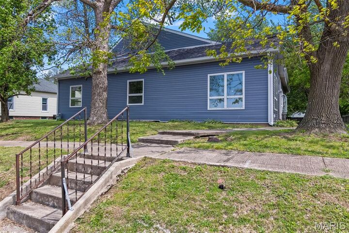 Property Photo: 716 N Jefferson Street IL 62056