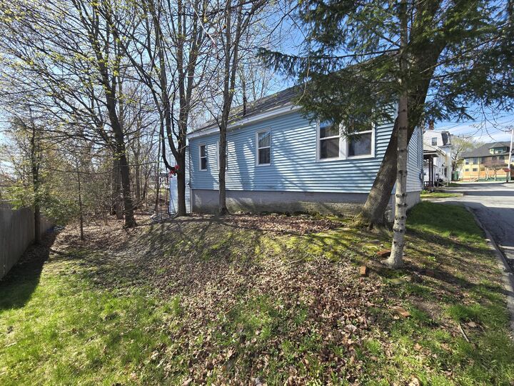 Property Photo:  18 Boynton Street  ME 04401 