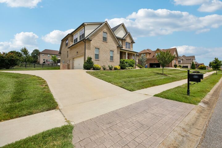 Property Photo: 207 Manscoe Pl TN 37043