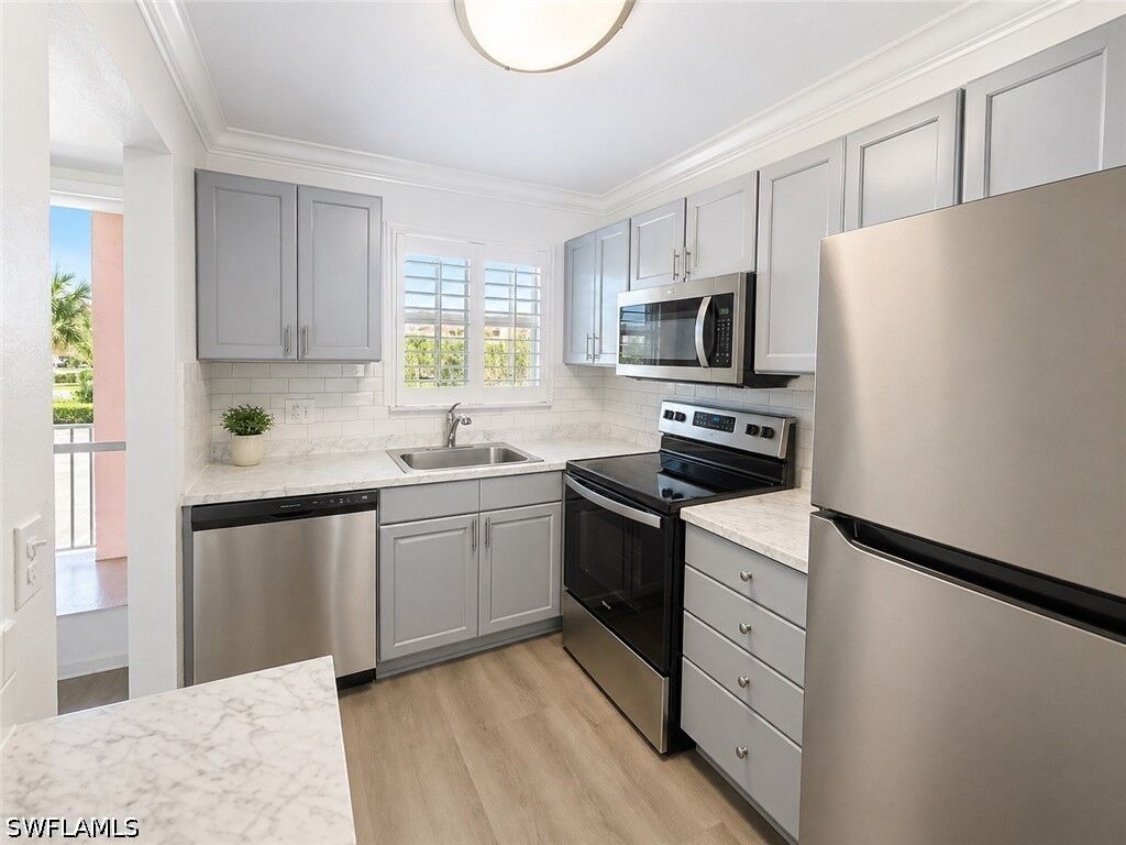 Property Photo: 225 Turtle Lake Court 210 FL 34105