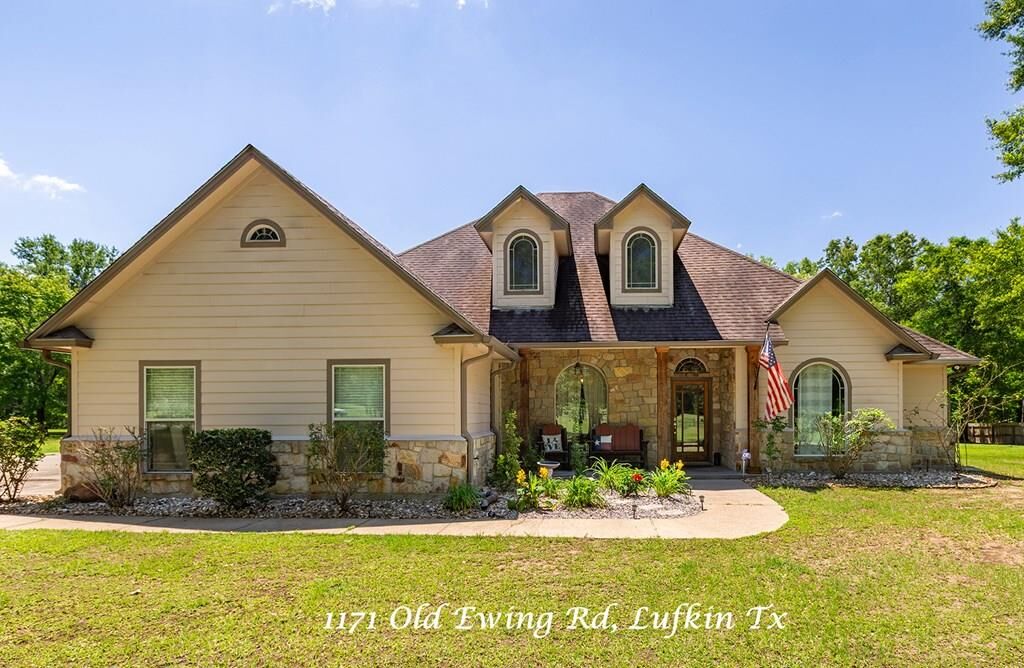 Property Photo: 1171 Old Ewing Road TX 75901