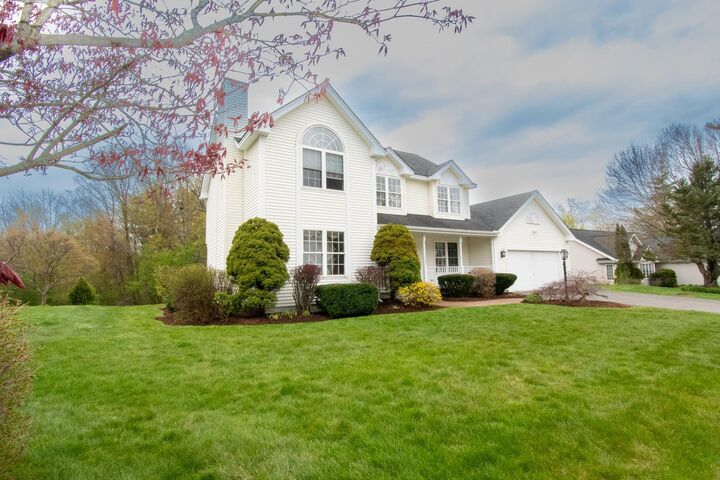 Property Photo:  29 McLane Lane  NH 03104 
