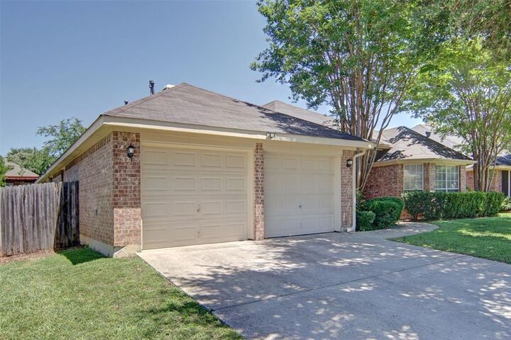 Property Photo:  6922 Briarwood Drive  TX 76132 