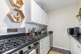 Property Photo: 9 Hawthorne Place 10P MA 02114