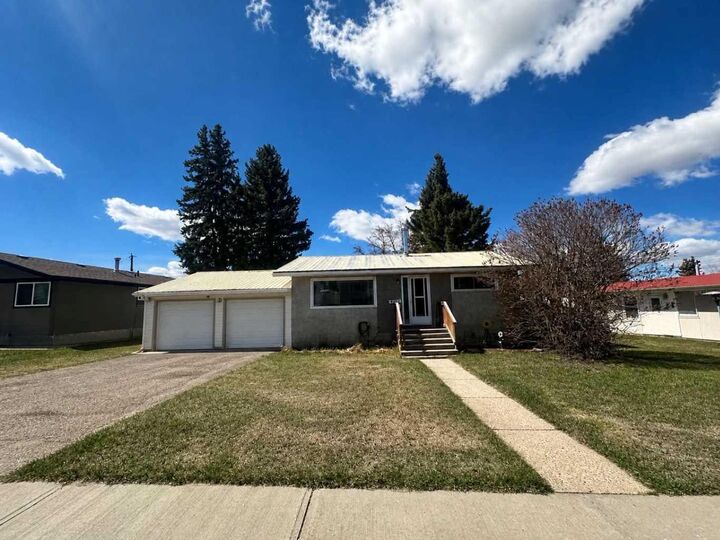 4410 43 Street — photo 1