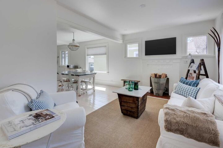 Property Photo:  1312 4 Street NW  AB T2N 2A4 