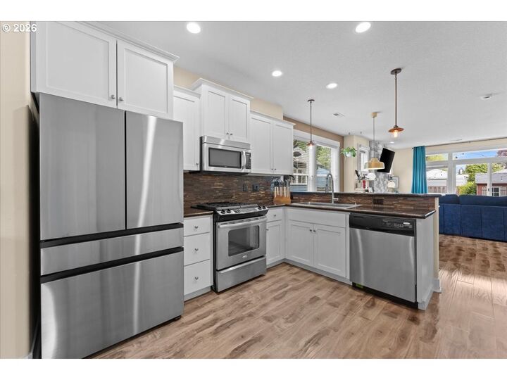 Property Photo: 4325 SE Bybee Blvd OR 97206