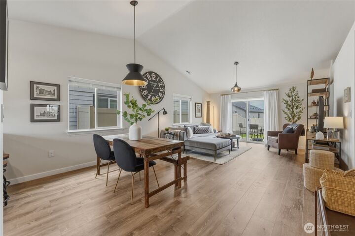 Property Photo:  1375  Pat Avenue  WA 99362 