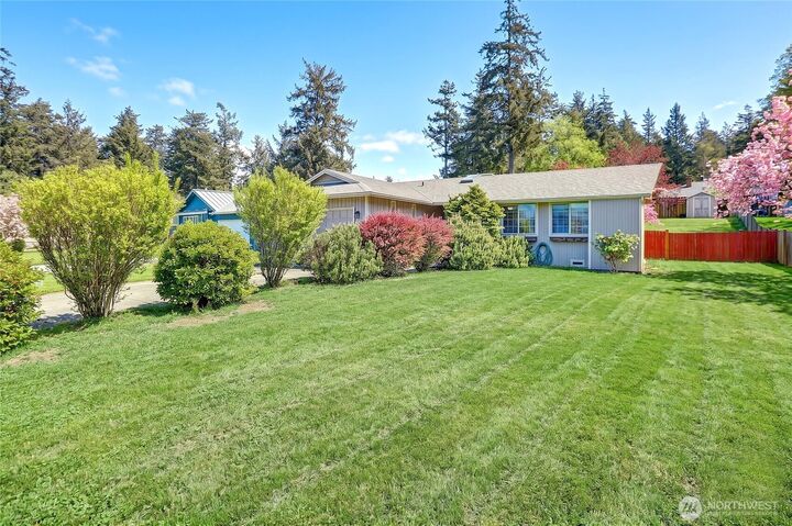 Property Photo:  2180  Westwood Place  WA 98277 