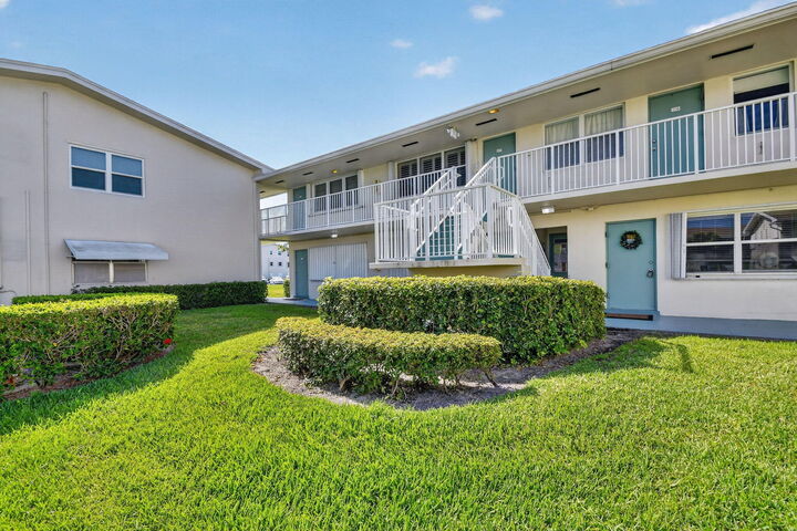 Property Photo:  600 Horizon W 207  FL 33435 
