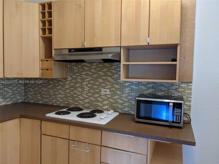 Property Photo:  124 Mendoza Ave 1  FL 33134 