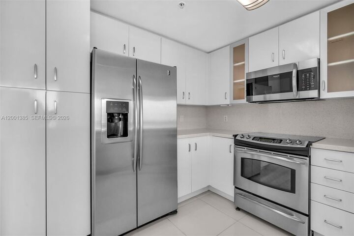 Property Photo:  7900 Harbor Island Dr 1101  FL 33141 