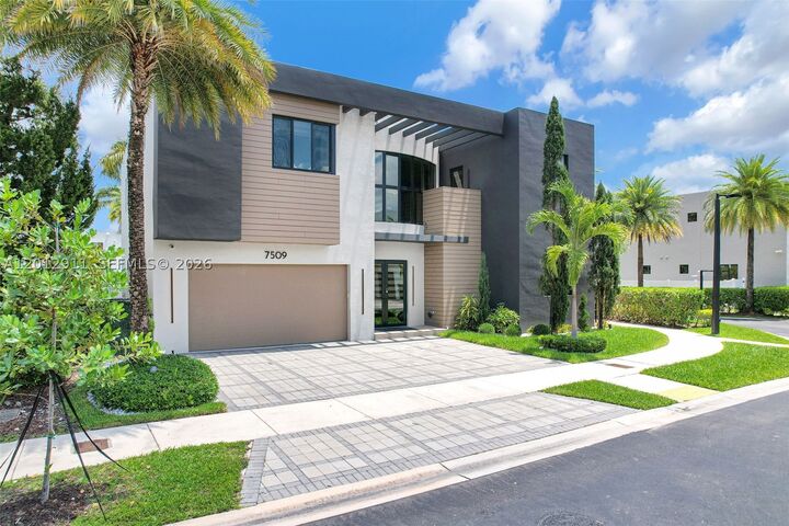 Property Photo:  7509 NW 99th Ave  FL 33178 