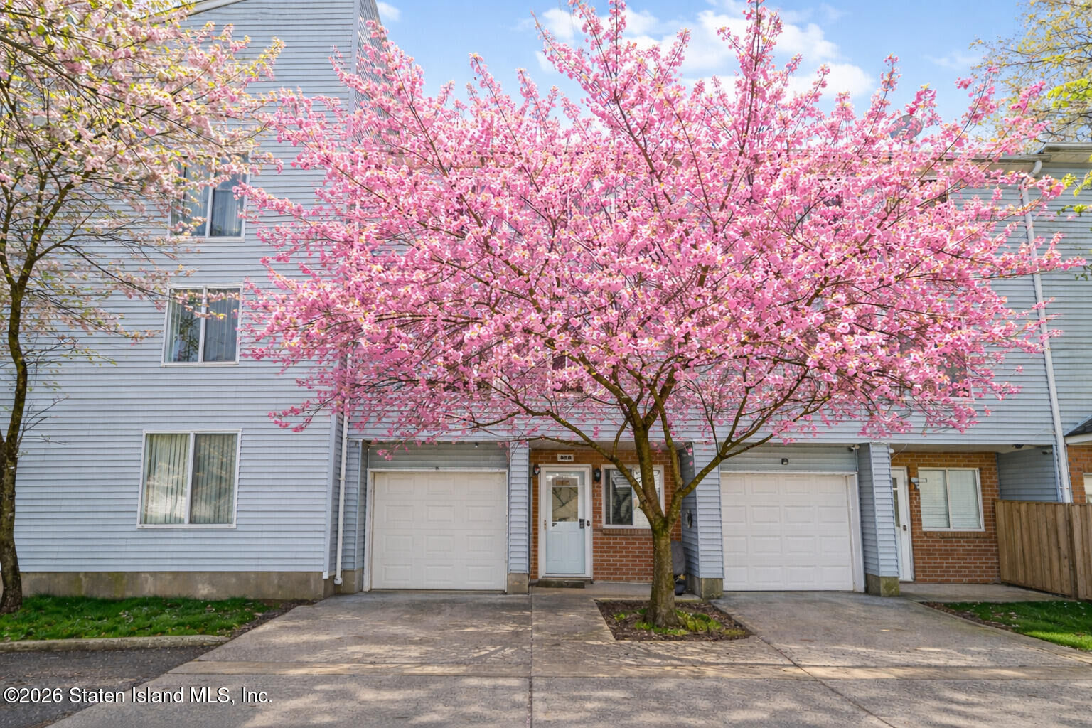 Property Photo:  650 Ilyssa Way  NY 10312 