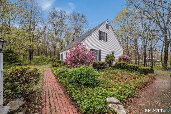 Property Photo:  526 Horse Pond Road  CT 06443 
