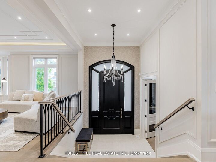 Property Photo: 39 Rippleton Road ON M3B 1H4