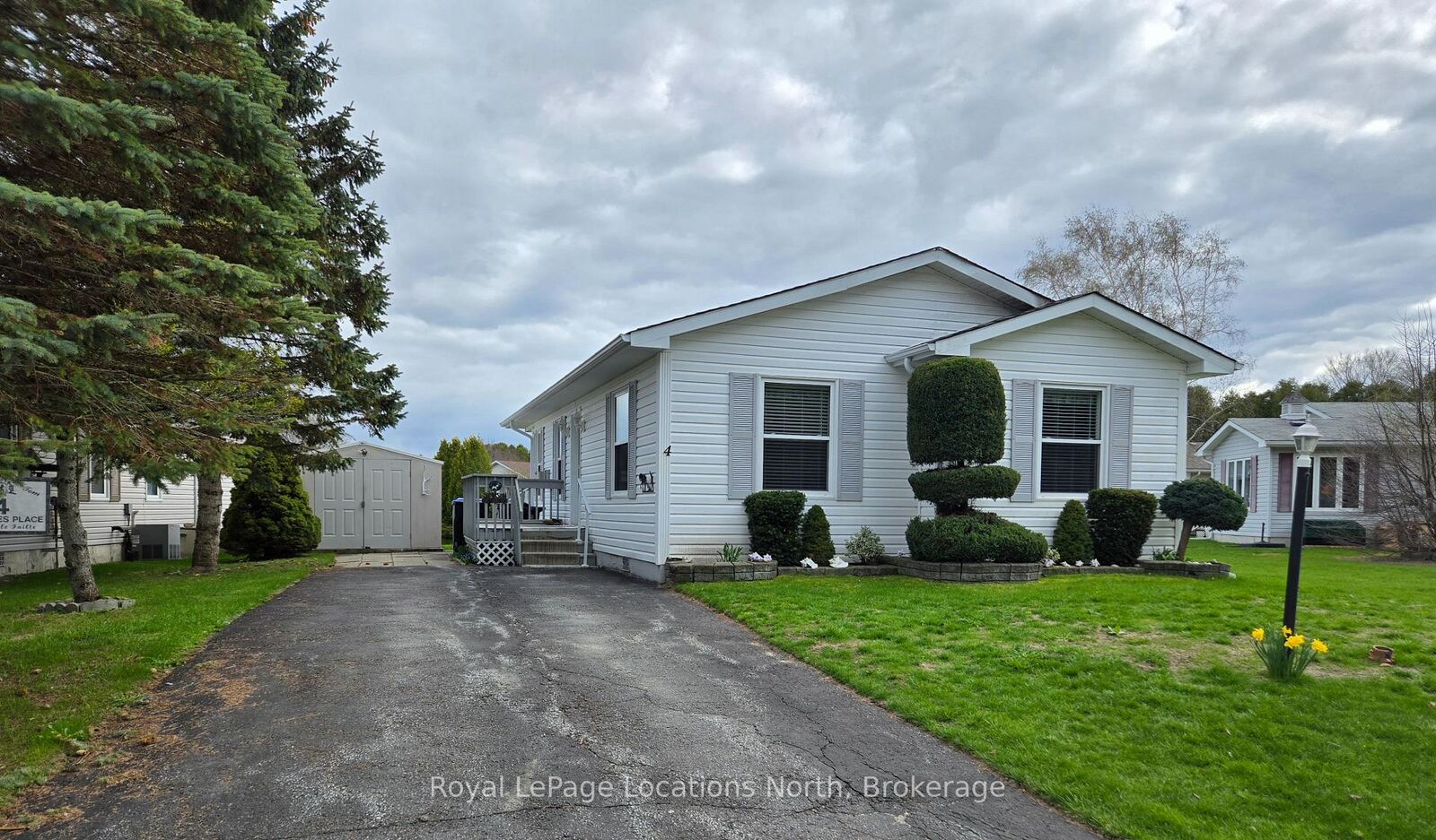 Property Photo: 4 St James Place ON L9Z 3A8