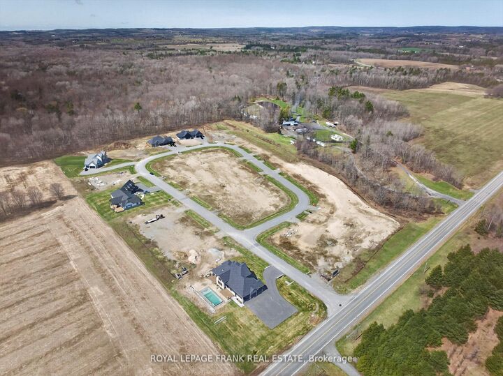 Property Photo:  5422 Winfield Drive  ON L1A 0G1 