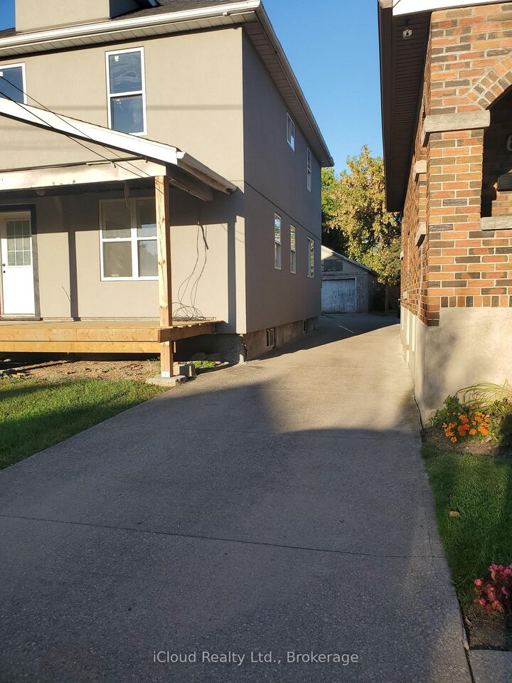 Property Photo:  62 Currie Street  ON L2M 5M8 