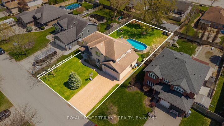 Property Photo: 40 Fieldstone Crescent ON N0L 1R0